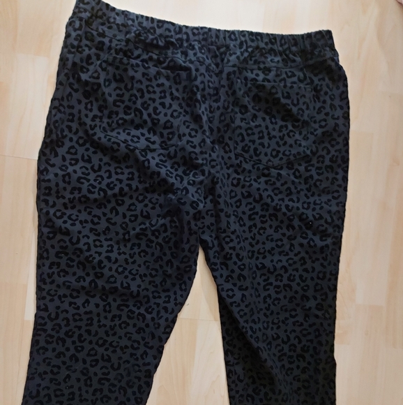 Isaac Mizrahi Live Black Leopard Print Pants Plus Petites - Picture 5 of 11